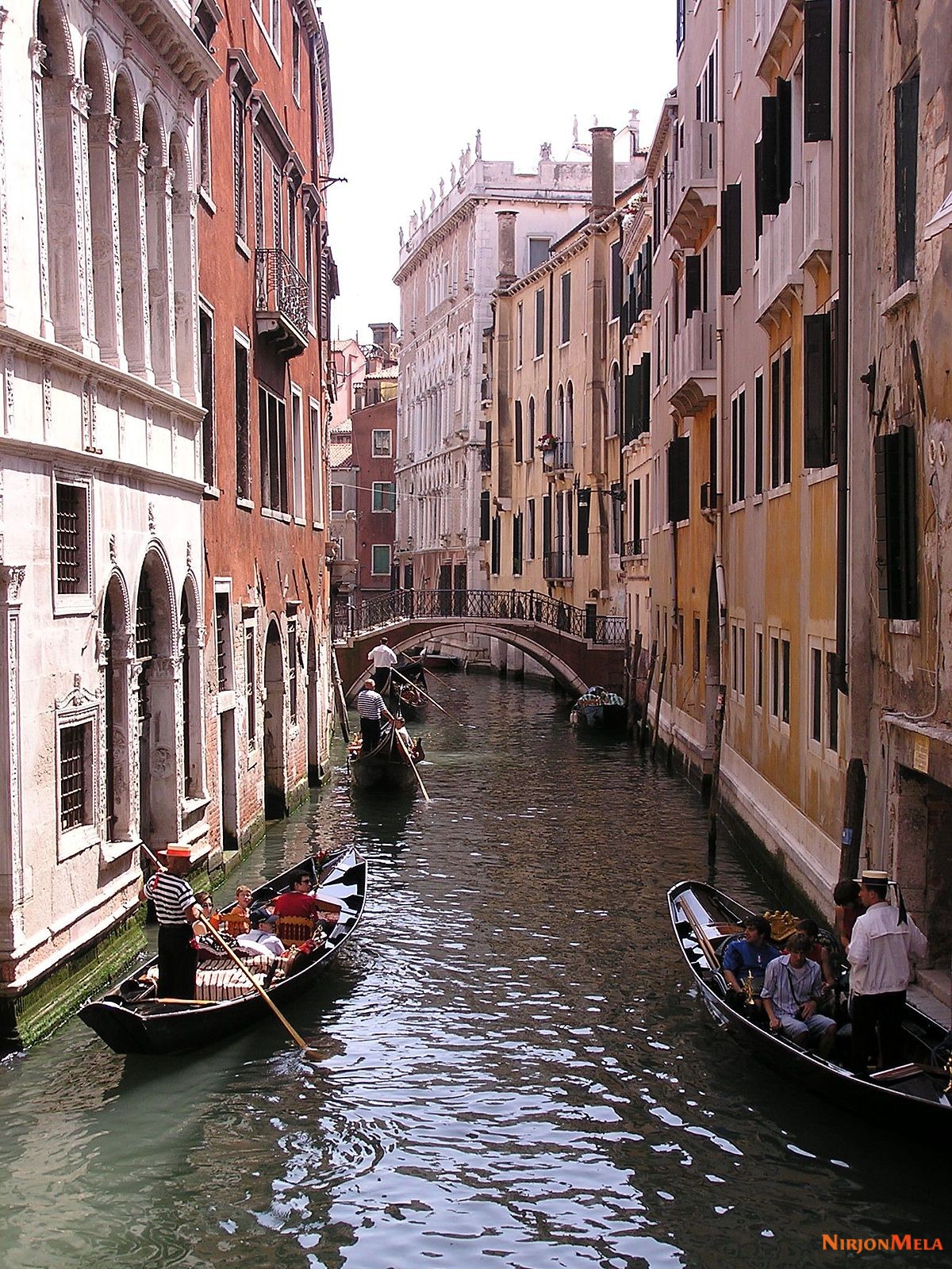 1200px-Gondola-Venice-Italy.jpg