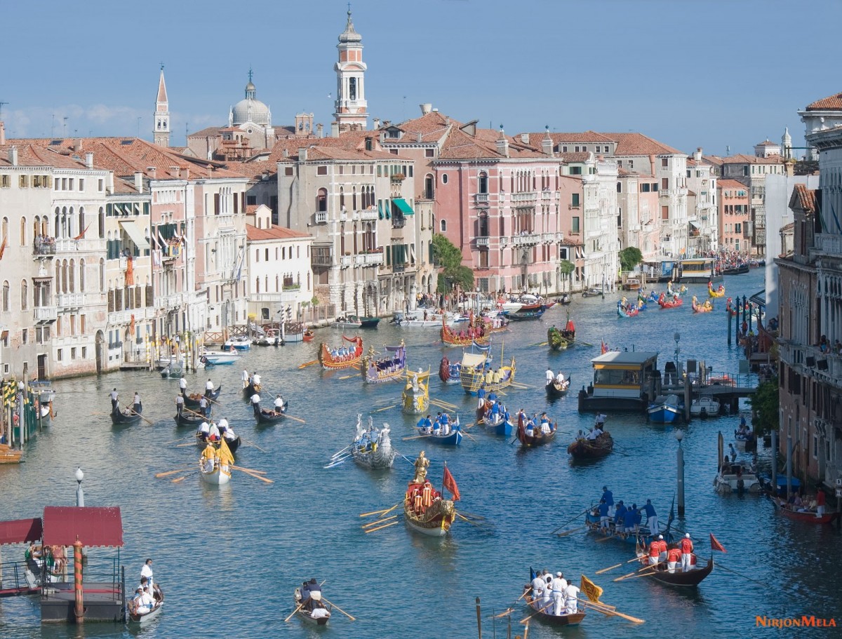 Gondolas-regatta-Venice-Grand-Canal.jpg