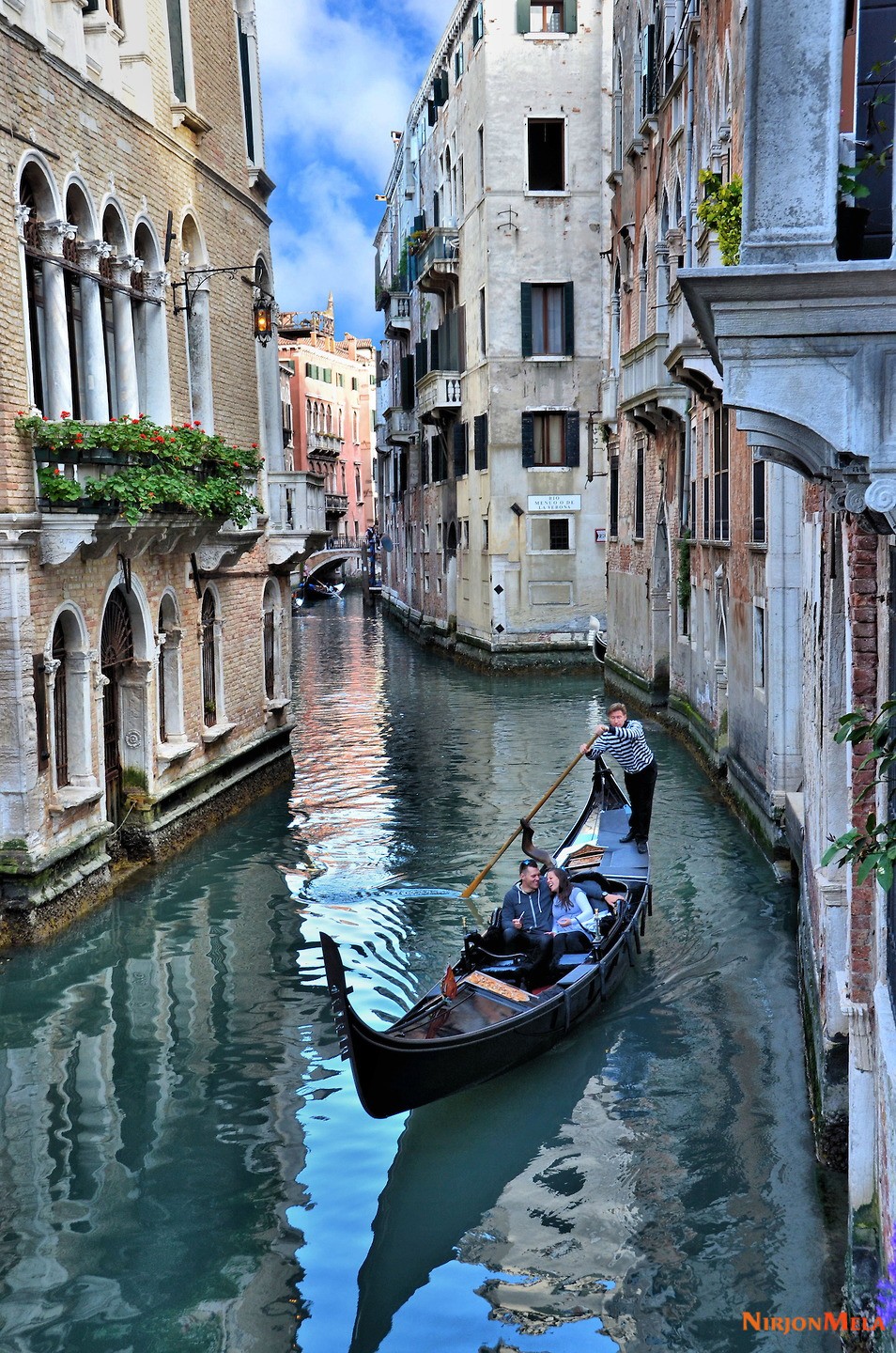 Italy-Venice-Romantic-Couple-in-Gondola-Canal.jpg