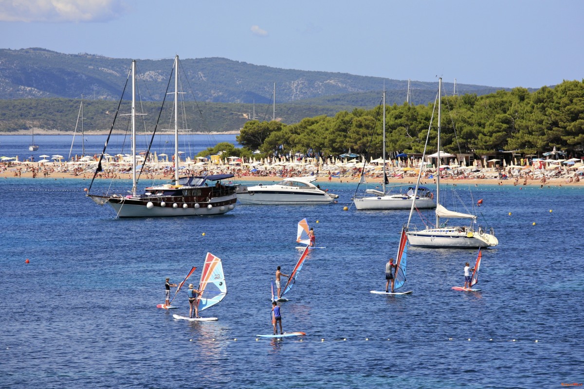 Zlatni_rat_Croatia-16.jpg