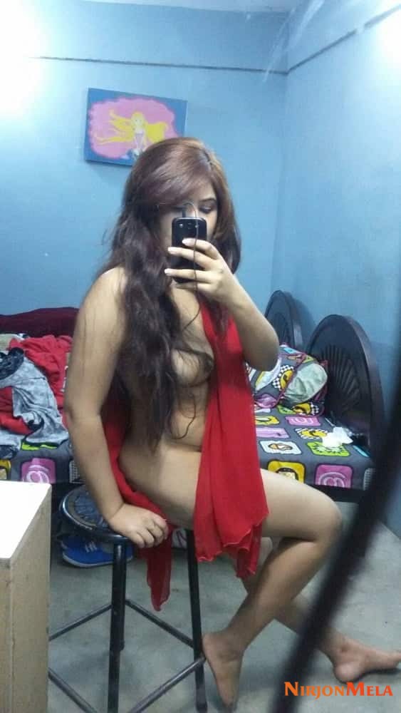 02-sexy-Pakistani-wife-selfie.jpg