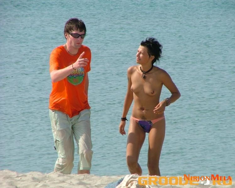 Nudism-Beach-Party-47325307.jpg