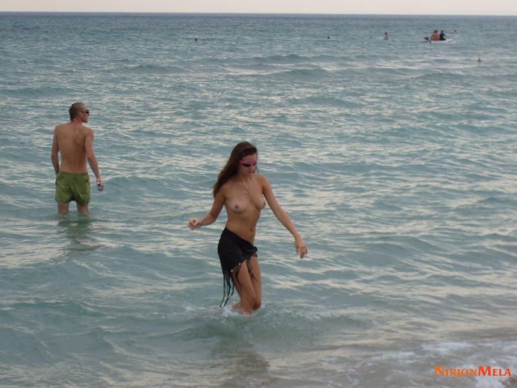 Nudism-Beach-Party-48668897.jpg