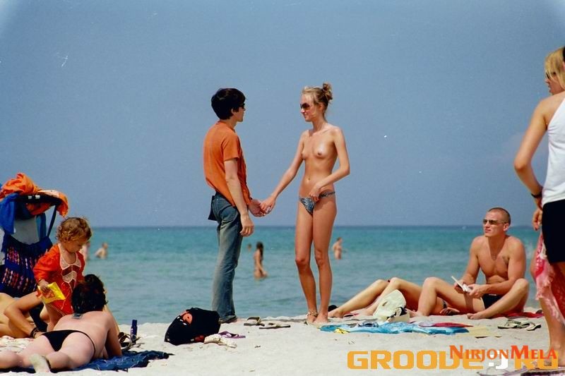 Nudism-Beach-Party-48875806.jpg