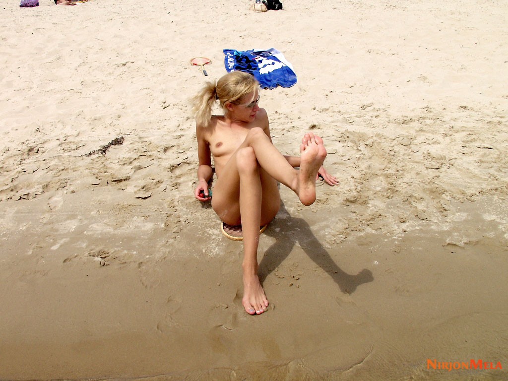 Nudism-Beach-Party-49317169.jpg