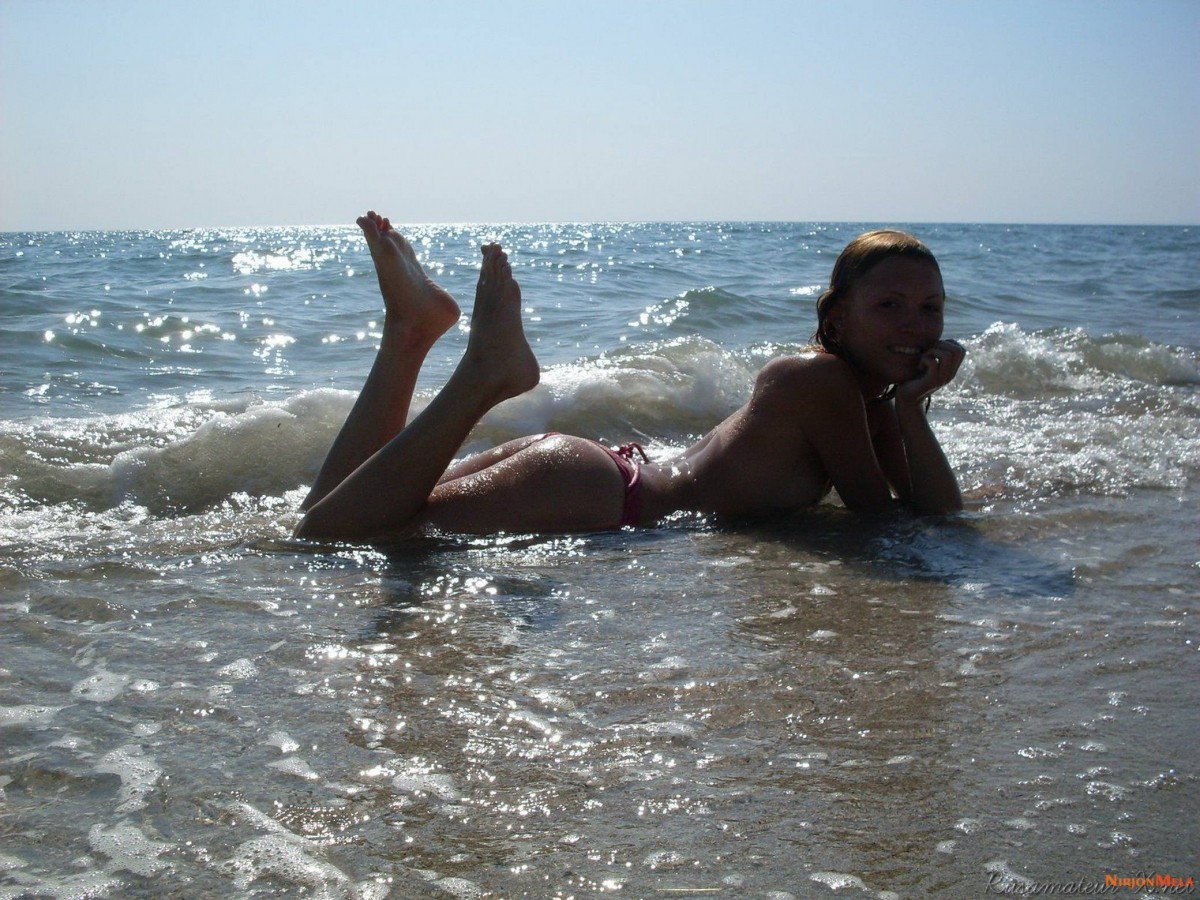 Nudism-Beach-Party-49613153.jpg