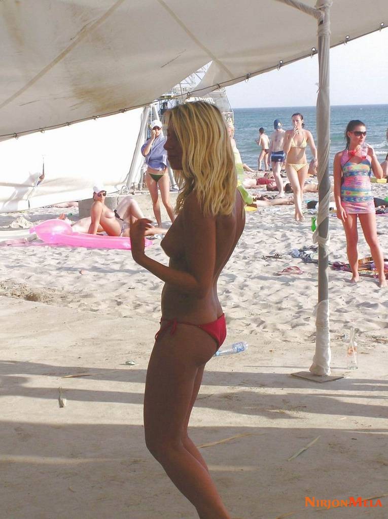 Nudism-Beach-Party-49972535.jpg