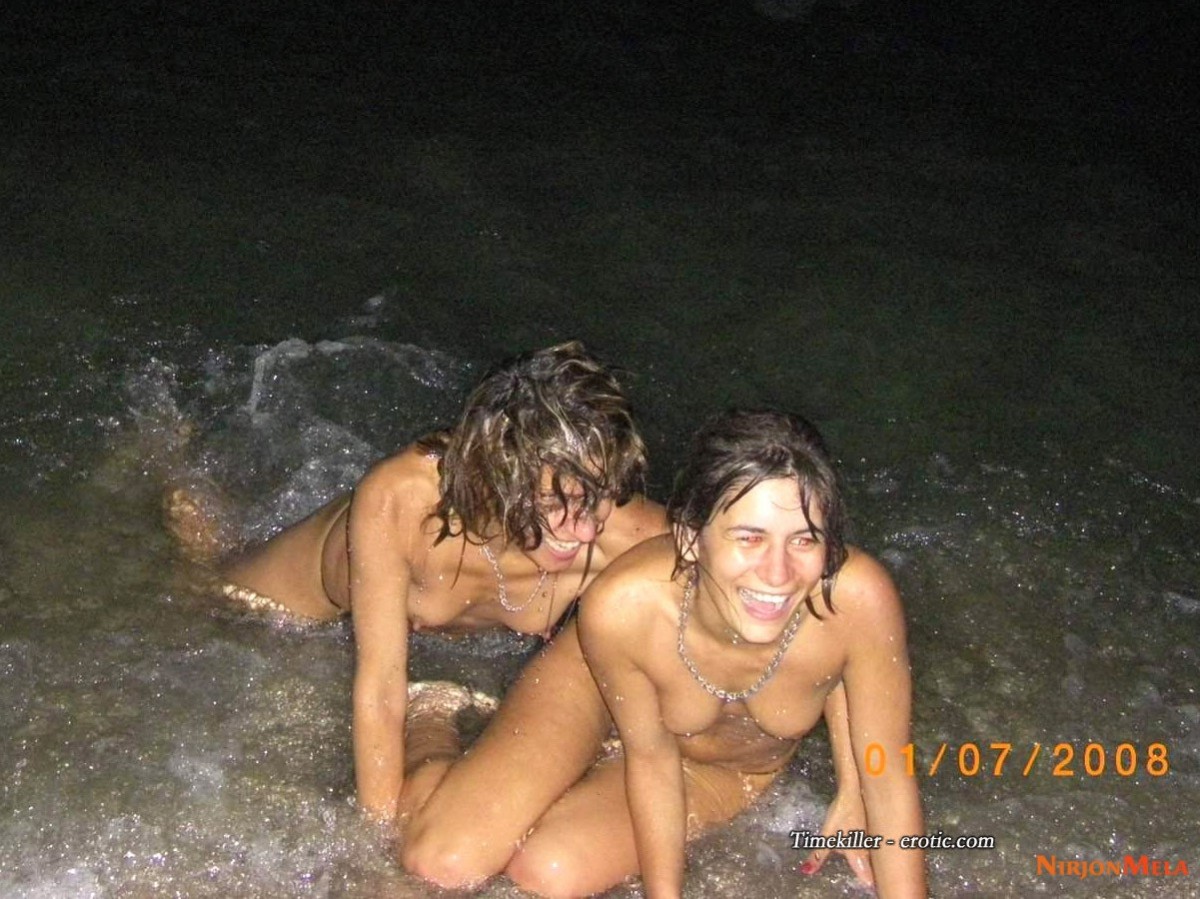 Nudism-Beach-Party-49983347.jpg