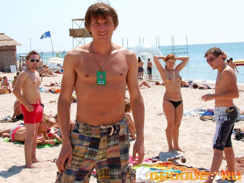 Nudism-Beach-Party-50026596.jpg