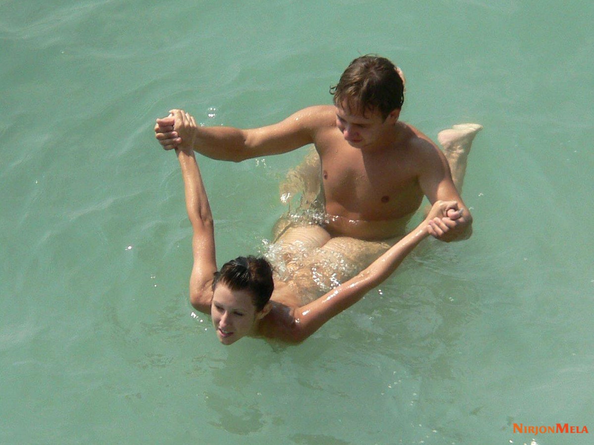 Nudism-Beach-Party-50179408.jpg