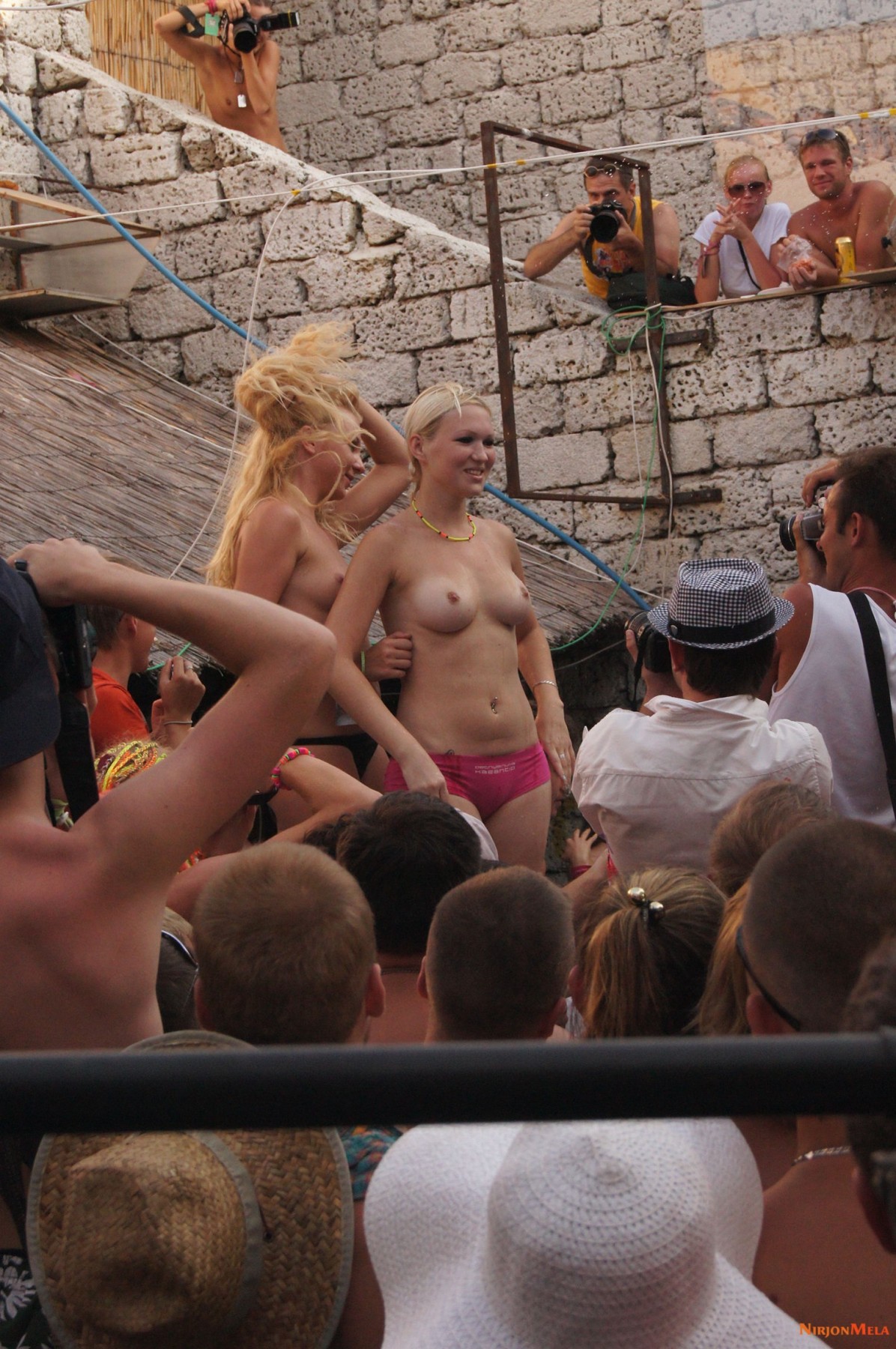 Nudism-Beach-Party-50563519.jpg