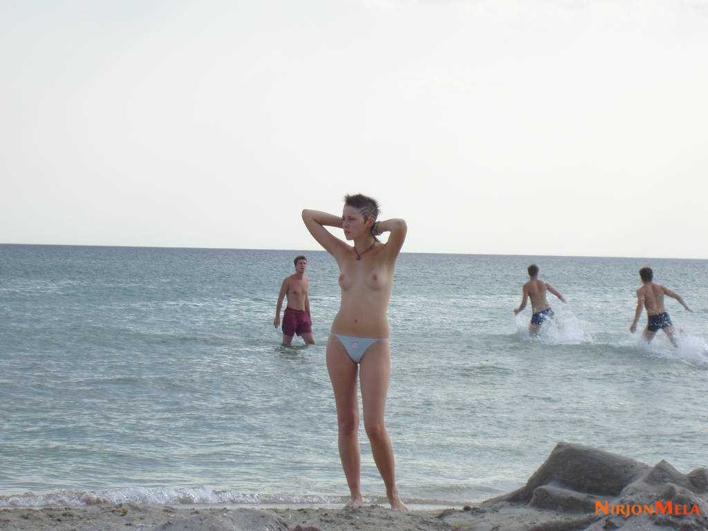 Nudism-Beach-Party-53648266.jpg