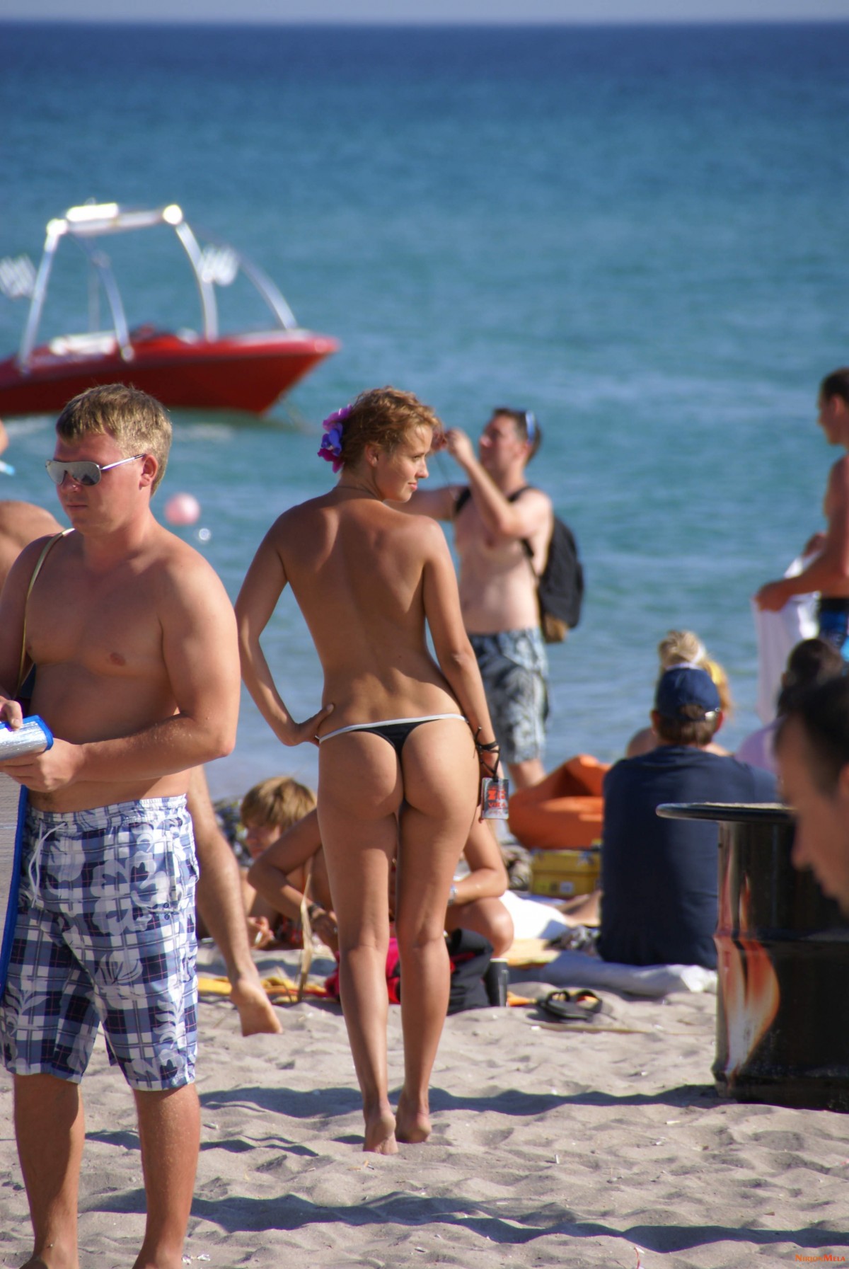 Nudism-Beach-Party-54061418.jpg