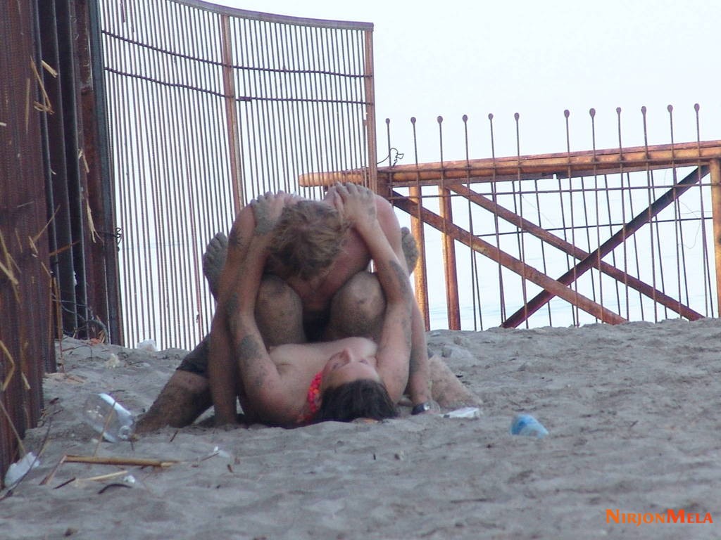 Nudism-Beach-Party-54231146.jpg