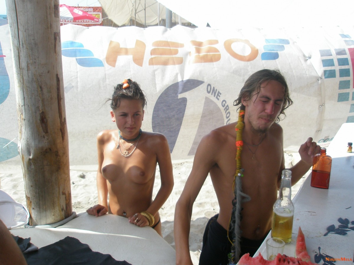 Nudism-Beach-Party-54380204.jpg