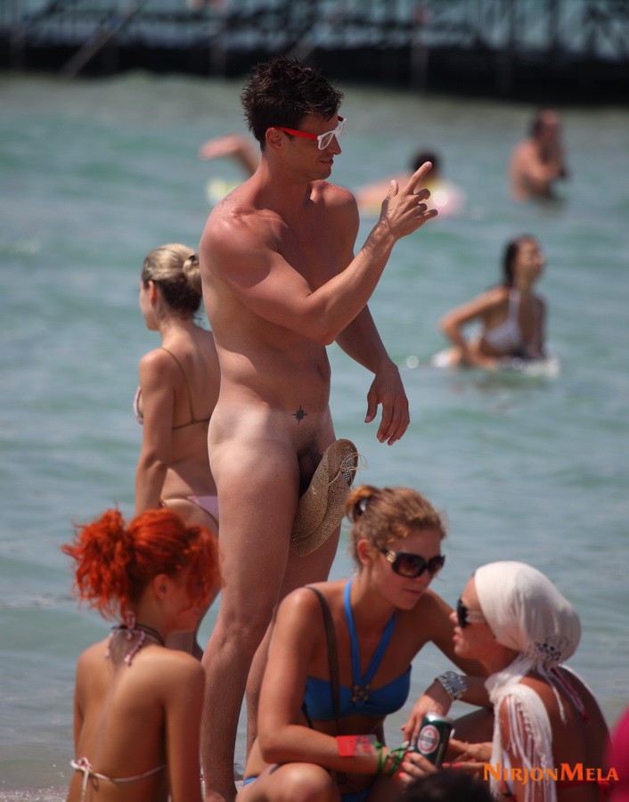 Nudism-Beach-Party-54532556.jpg