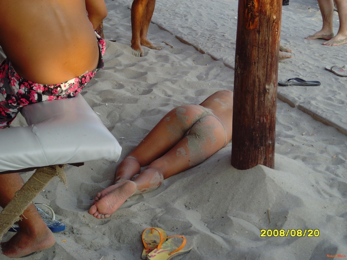 Nudism-Beach-Party-55666854.jpg