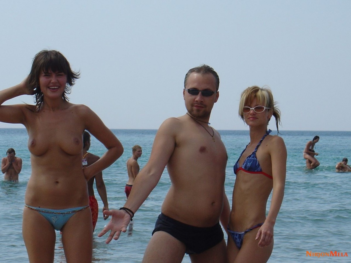 Nudism-Beach-Party-55811753.jpg