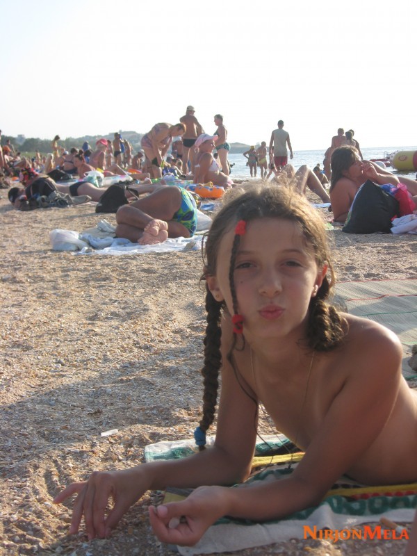 Nudism-Beach-Party-55846503.jpg