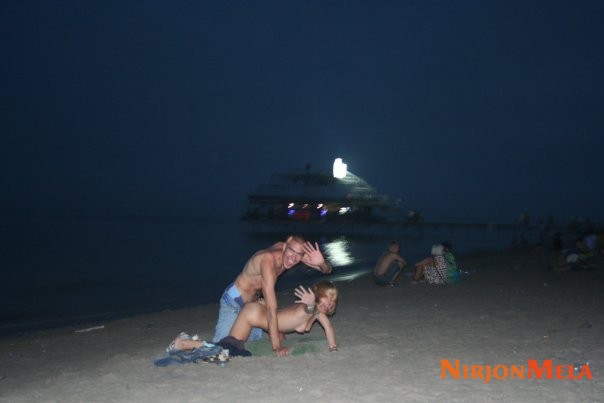 Nudism-Beach-Party-56561778.jpg