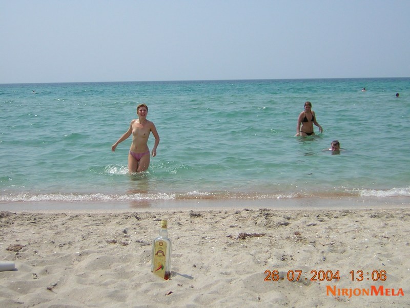 Nudism-Beach-Party-56849584.jpg