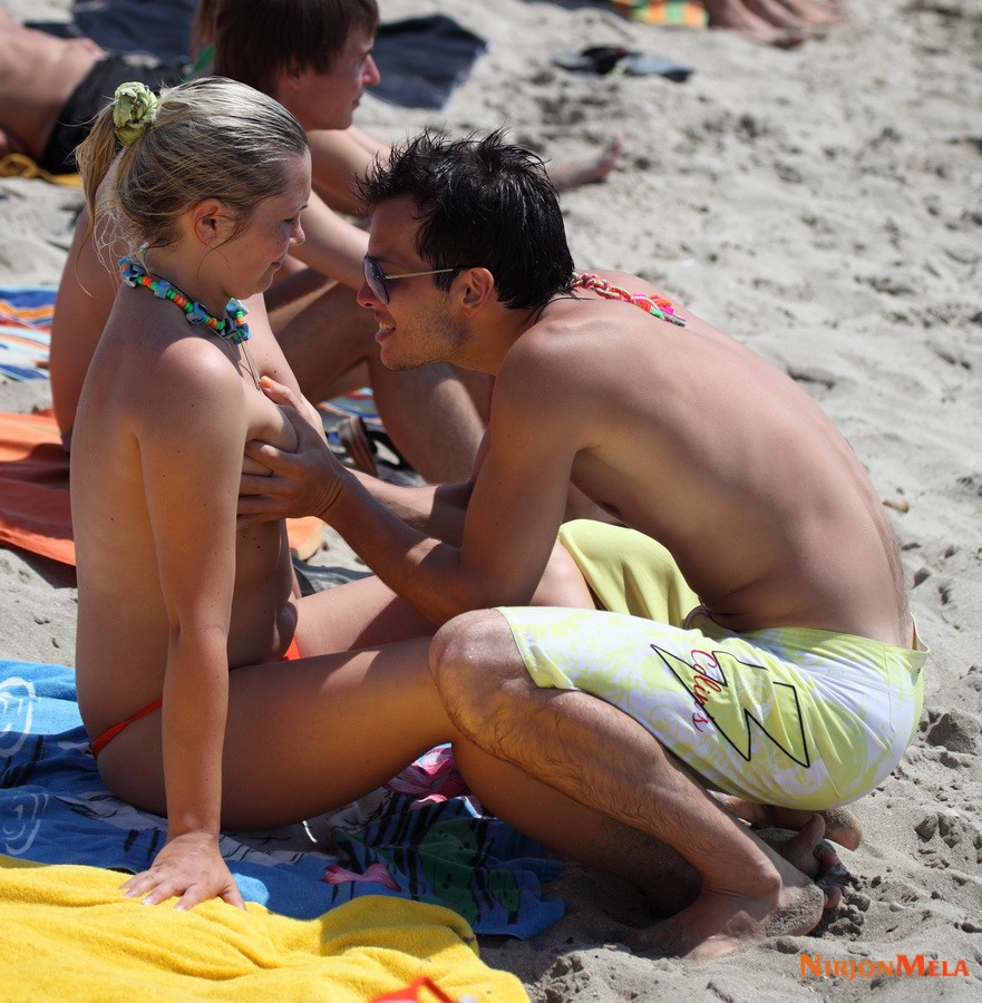 Nudism-Beach-Party-51534967.jpg