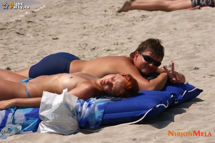 Nudism-Beach-Party-52133711.jpg