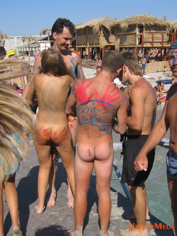 Nudism-Beach-Party-52262684.jpg