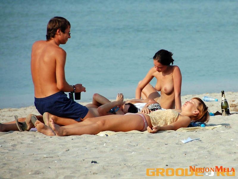 Nudism-Beach-Party-52385717.jpg