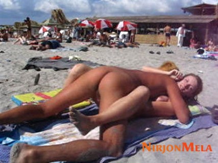 Nudism-Beach-Party-52454374.jpg