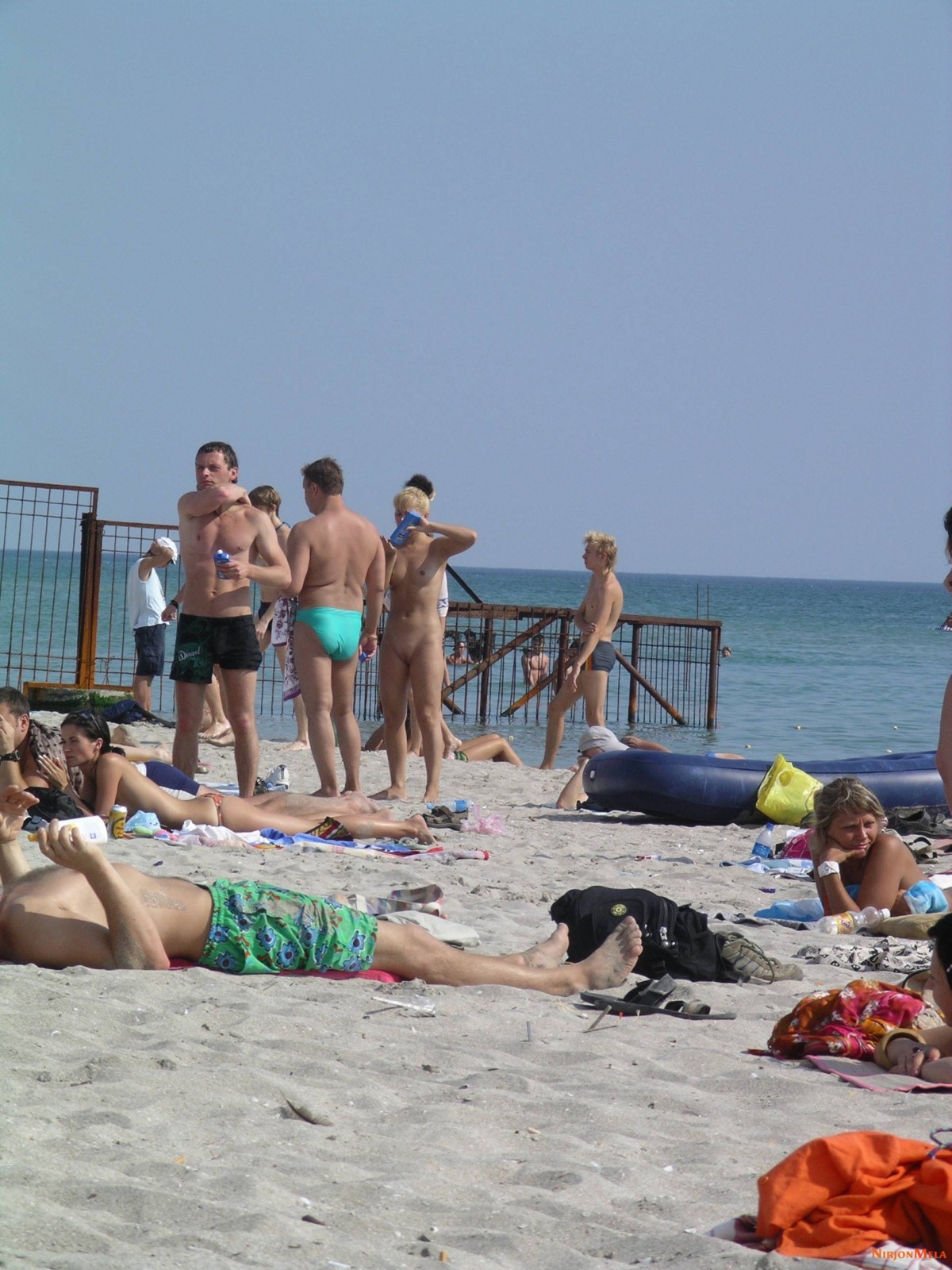 Nudism-Beach-Party-82538380.jpg