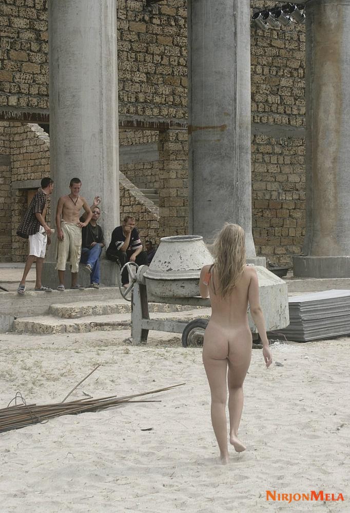 Nudism-Beach-Party-82837124.jpg