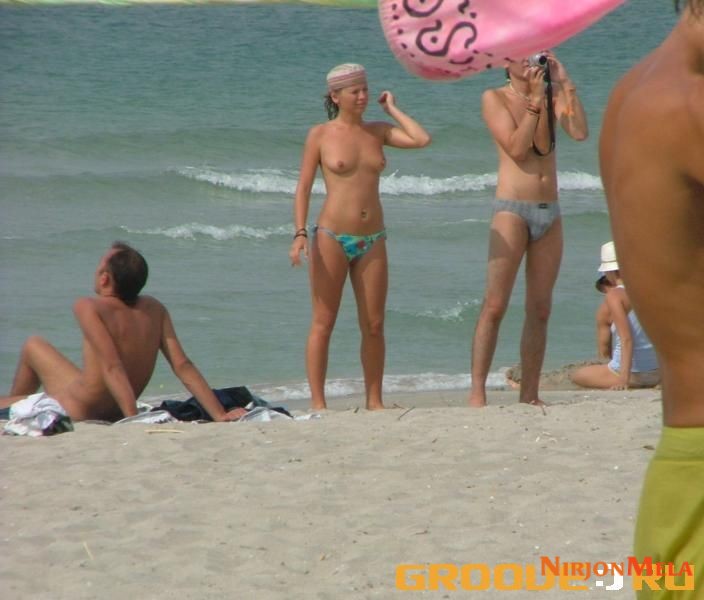 Nudism-Beach-Party-83194646.jpg