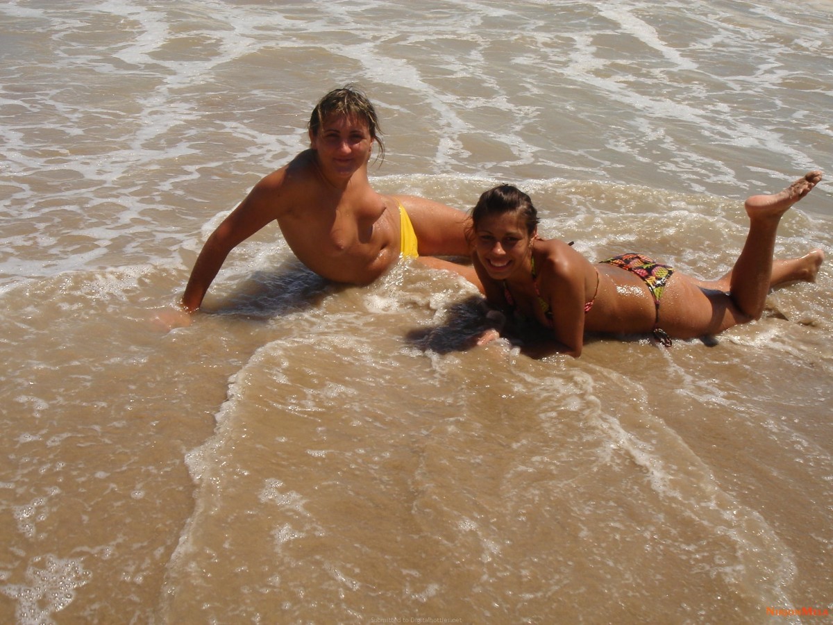 Nudism-Beach-Party-83412830.jpg