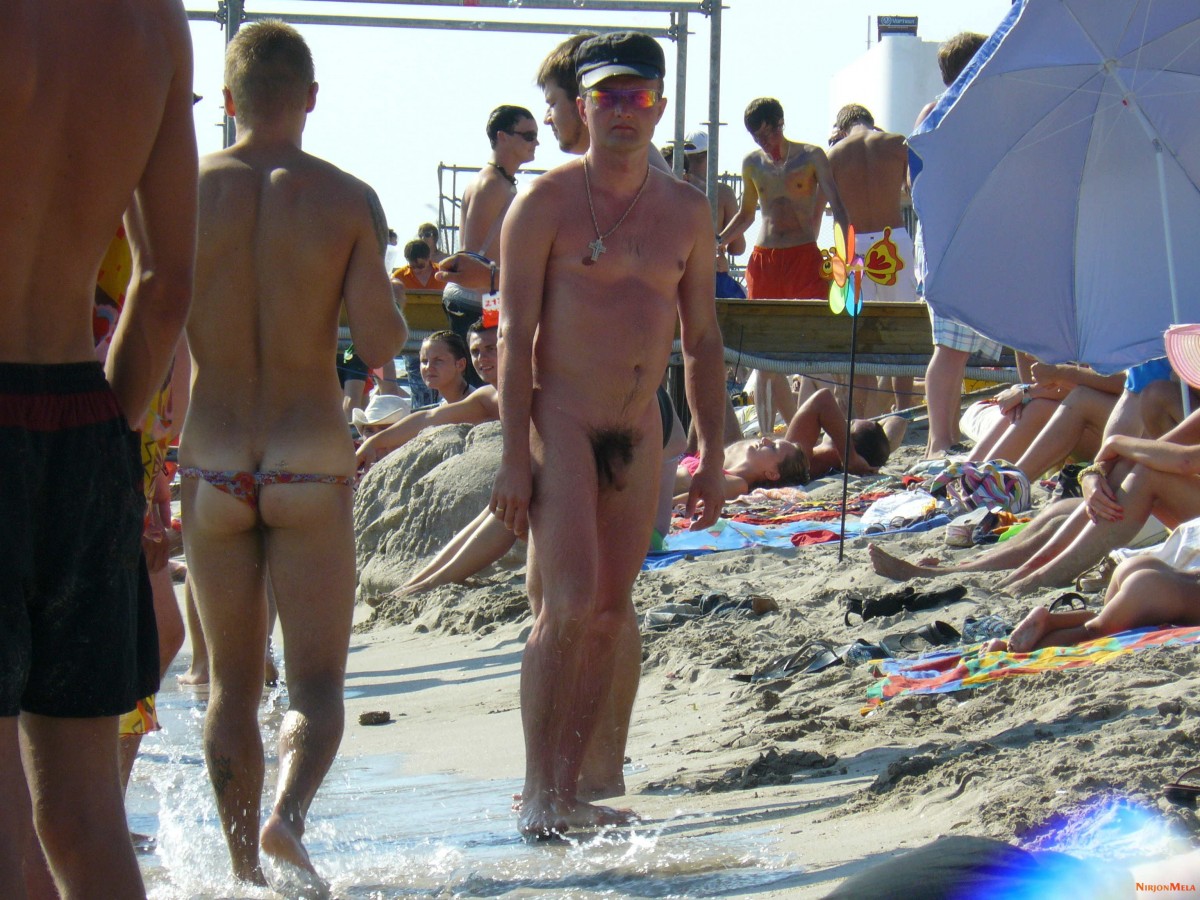 Nudism-Beach-Party-83795514.jpg