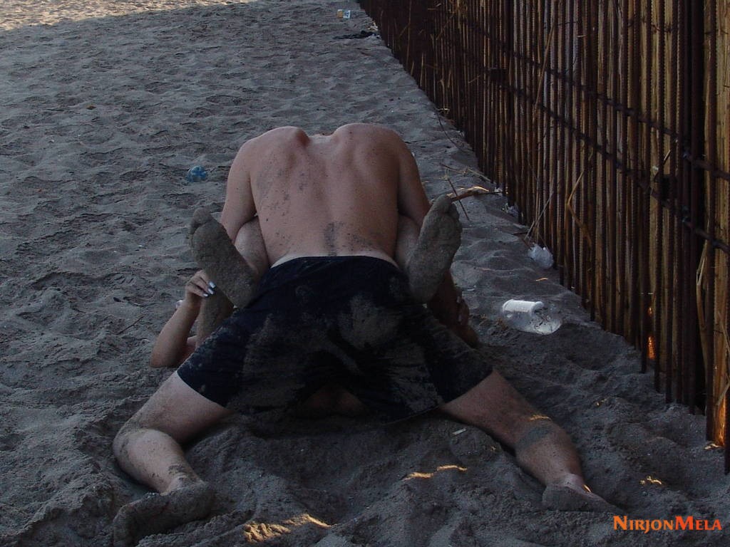 Nudism-Beach-Party-84433632.jpg