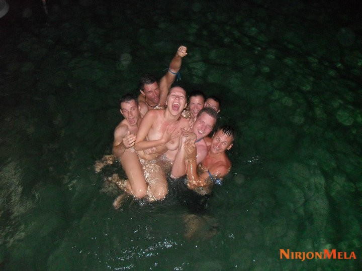 Nudism-Beach-Party-84552356.jpg