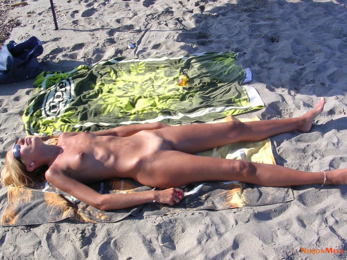 Nudism-Beach-Party-84721808.jpg