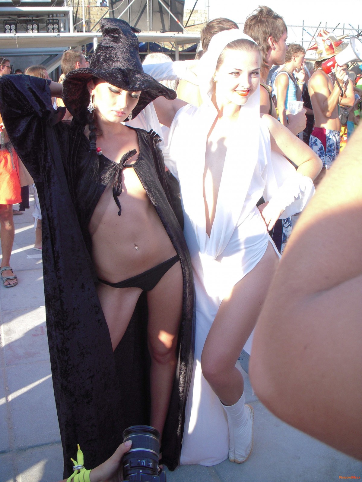 Nudism-Beach-Party-84742230.jpg