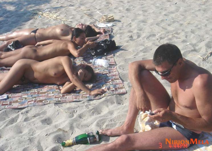 Nudism-Beach-Party-84822365.jpg