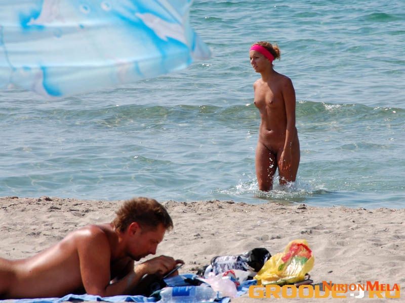 Nudism-Beach-Party-84853829.jpg