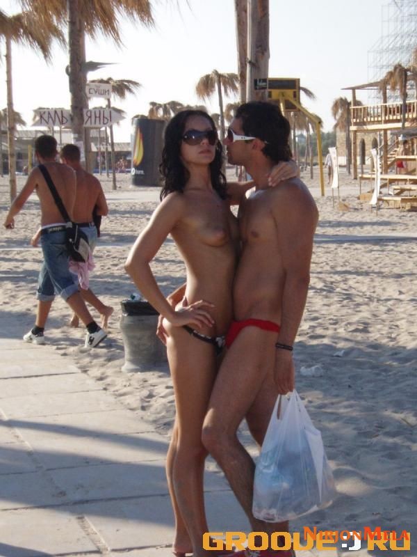 Nudism-Beach-Party-85498485.jpg