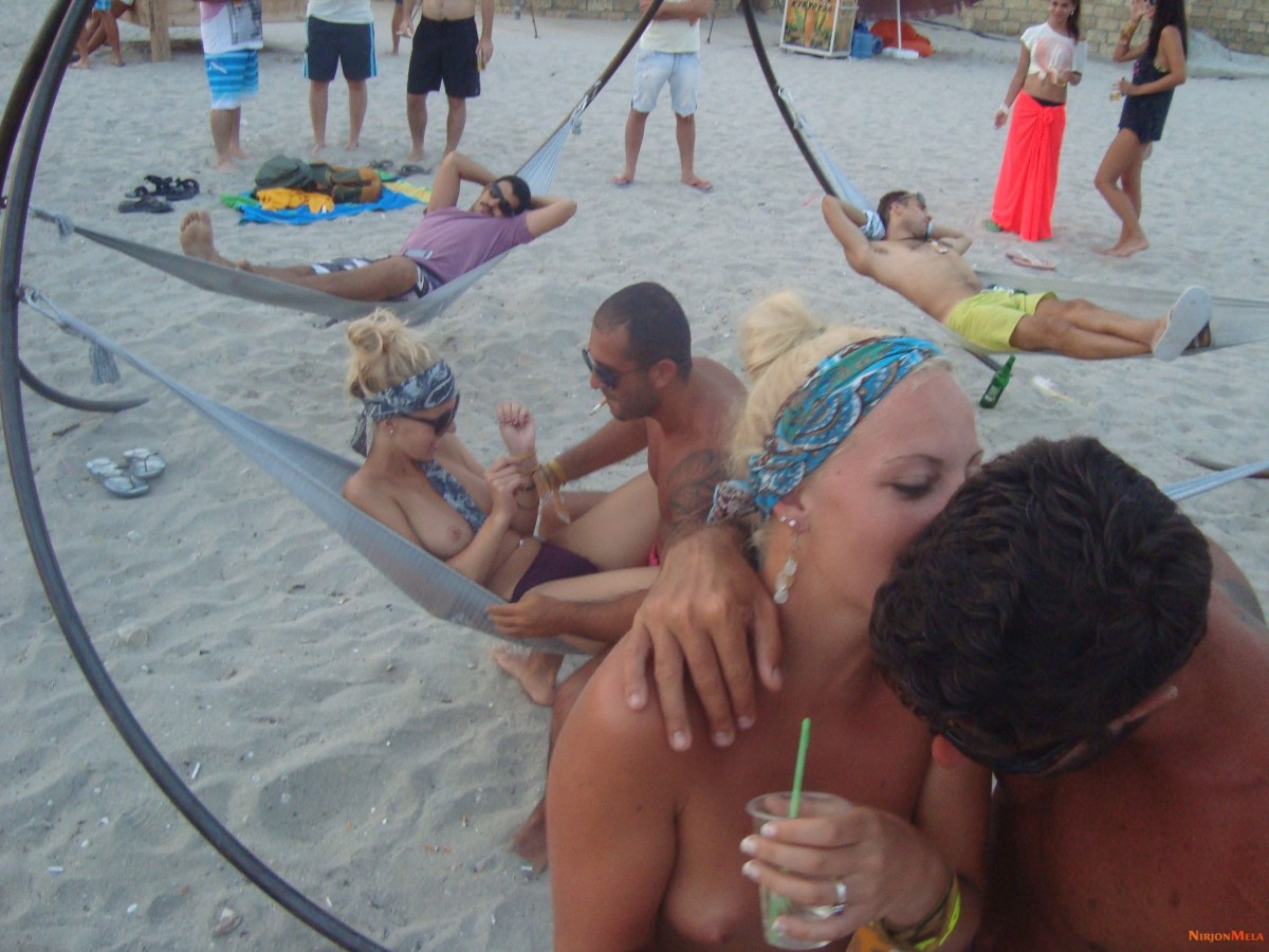 Nudism-Beach-Party-85644783.jpg