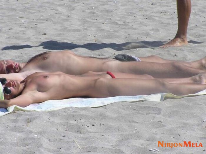 Nudism-Beach-Party-85838450.jpg