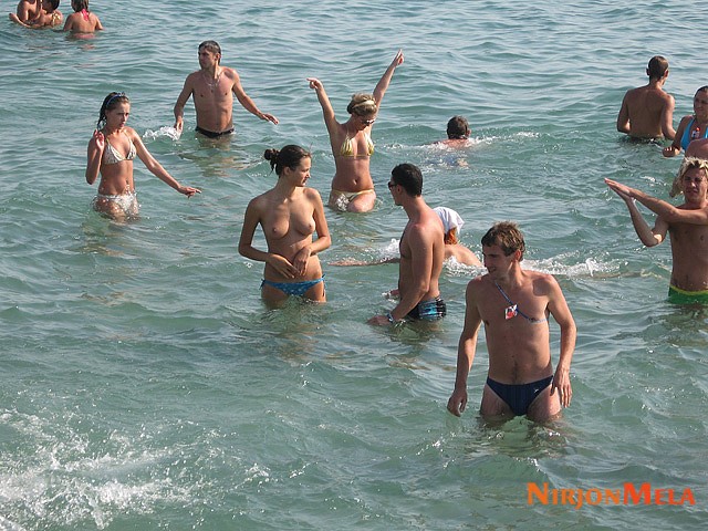 Nudism-Beach-Party-86147721.jpg