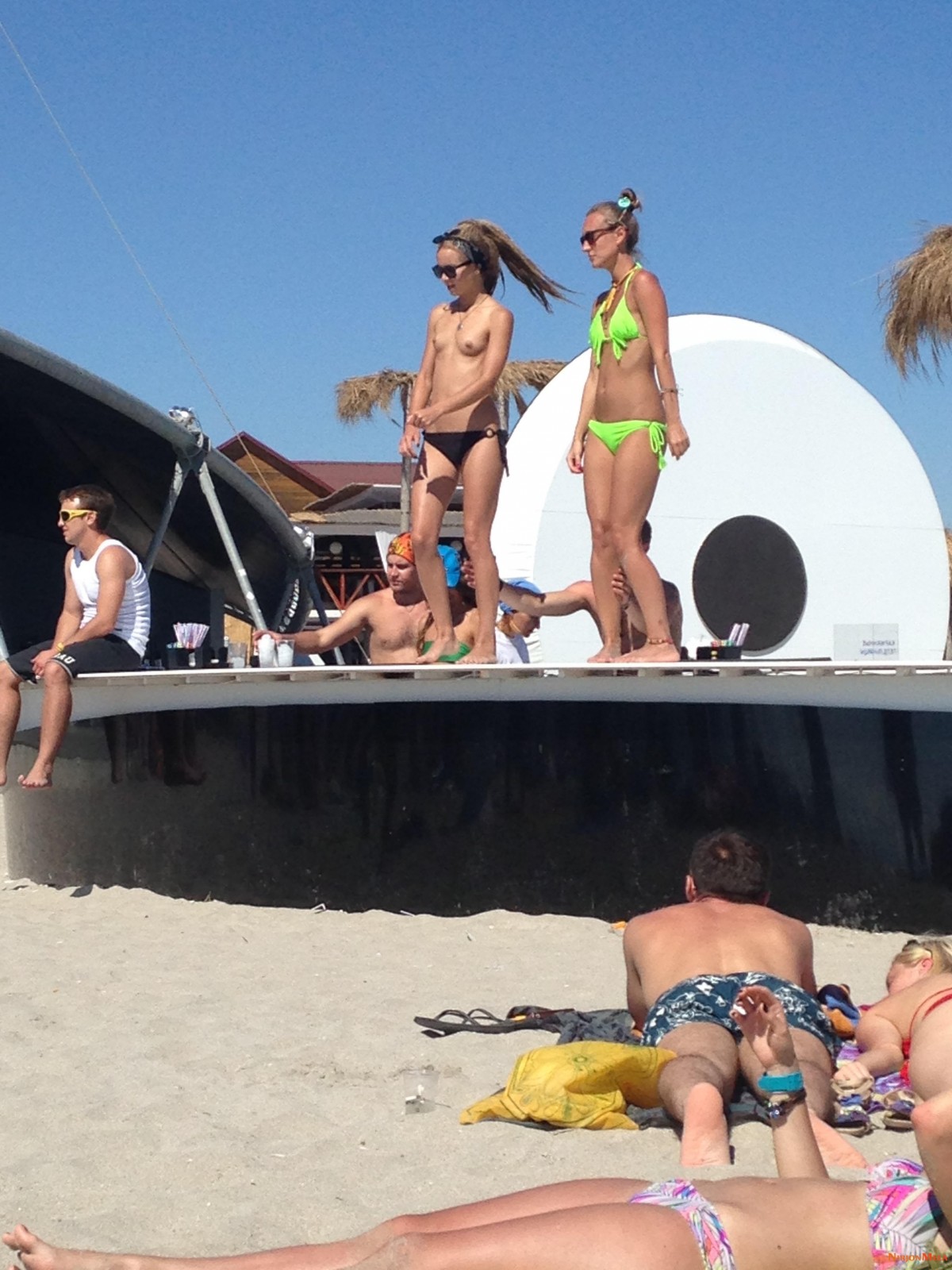 Nudism-Beach-Party-86465135.jpg