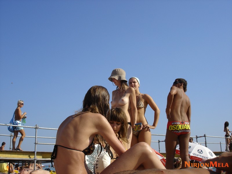 Nudism-Beach-Party-86582255.jpg