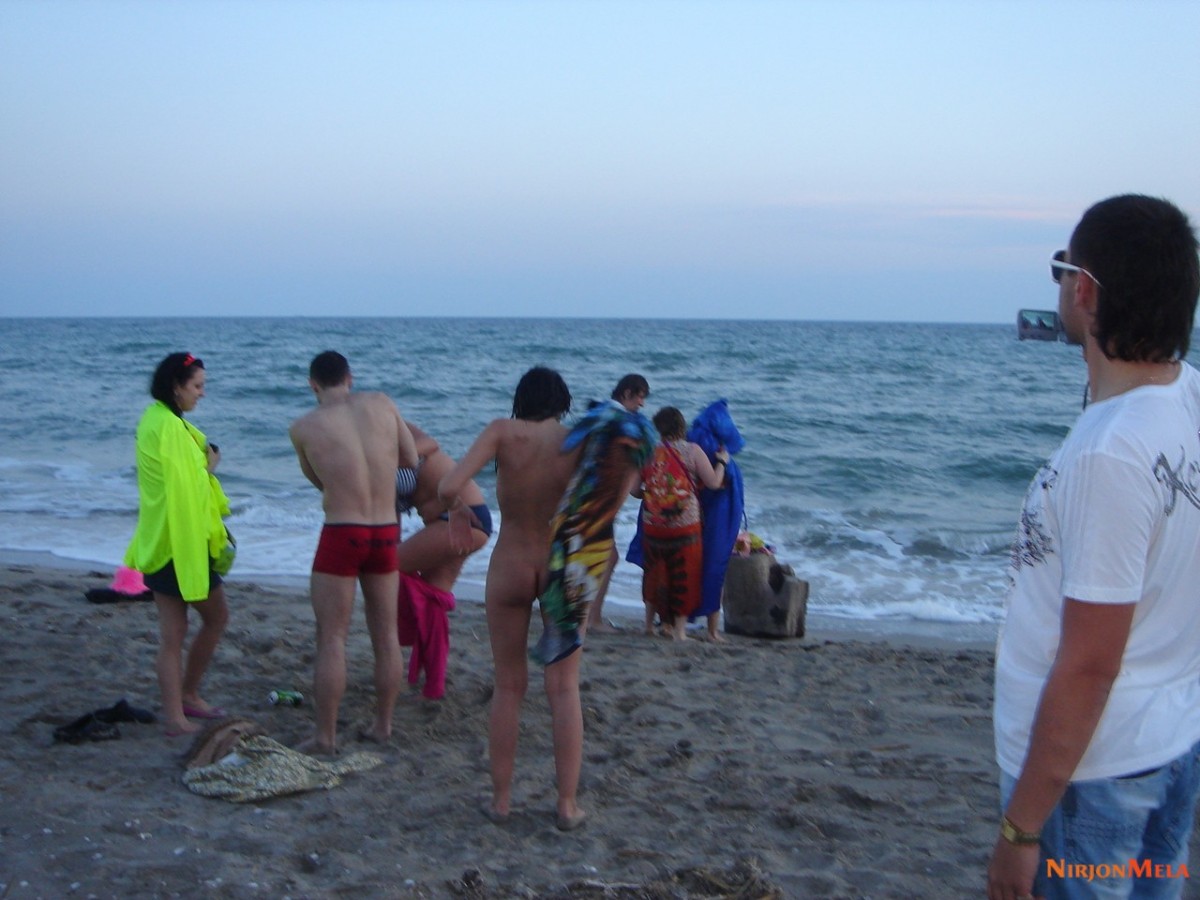 Nudism-Beach-Party-86664943.jpg