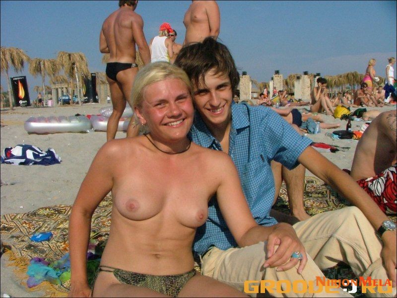 Nudism-Beach-Party-86971399.jpg