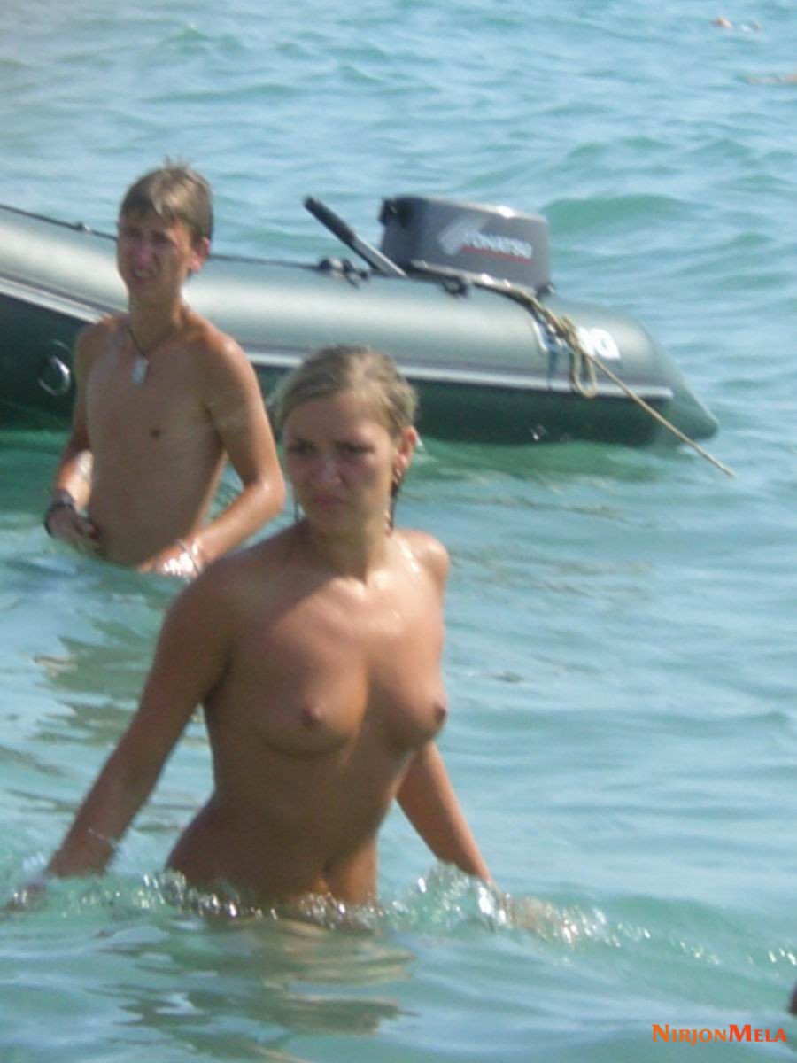 Nudism-Beach-Party-87321226.jpg